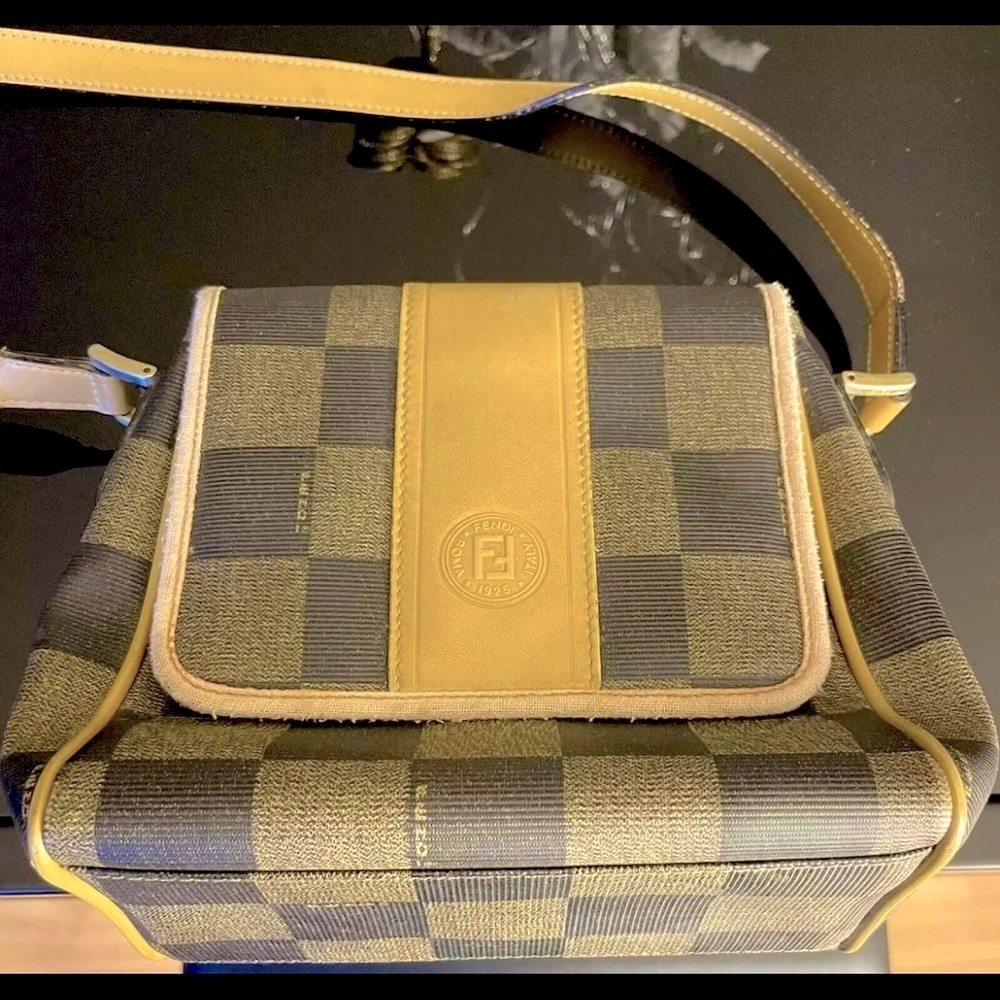 FENDI (AUTHENTIC) Vintage Crossbody *EXCELLENT CONDITION* tobacco brown/black.